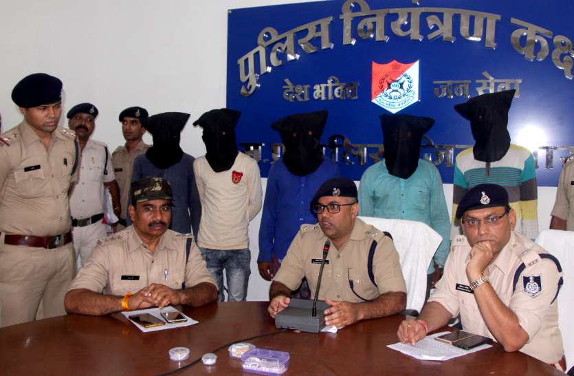 डकैती की योजना बना रहे थे, पुुलिस ने धर दबोचा डकैती की योजना बना रहे थे, पुुलिस ने धर दबोचा