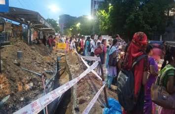 Drainage construction in metropolis heavy on passengers महानगर में ड्रेनेज निर्माण यात्रियों पर भारी