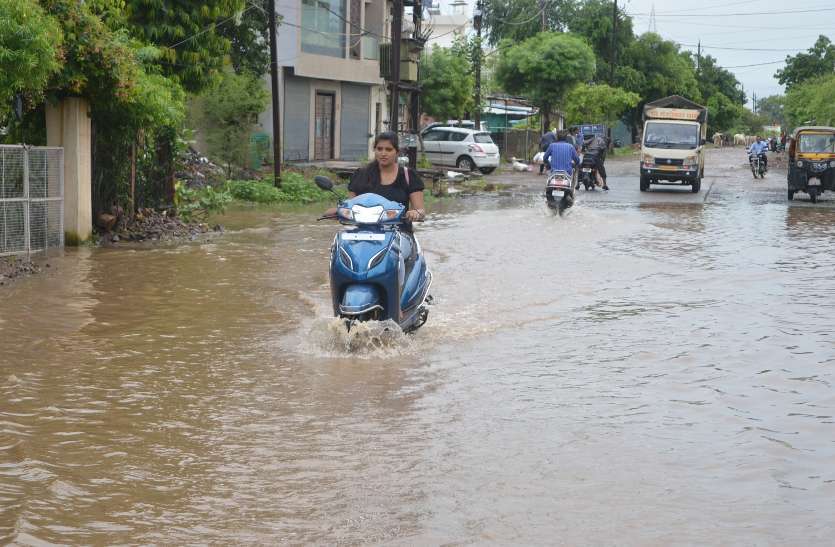 Heavy rains continue, cold weather dissolves