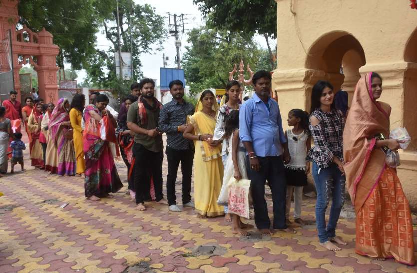patrika सावन के आखिरी सोमवार पर शिव मंदिरों में भक्तों का लगा तांता