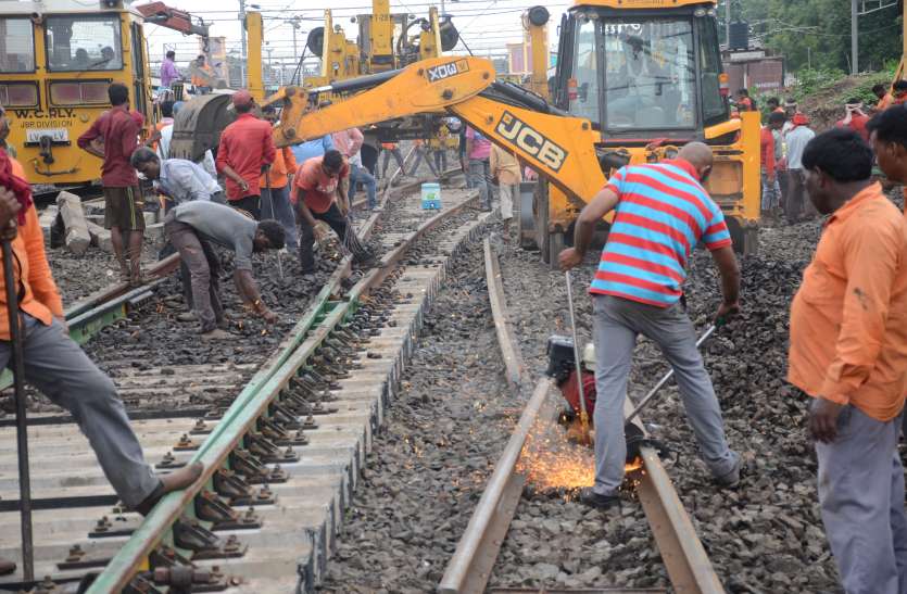 Remodling in Jabalpur Railway Station Railway, 30 साल पुराना डायमंड टर्न आऊट हटाया, नया टर्नआऊट बना