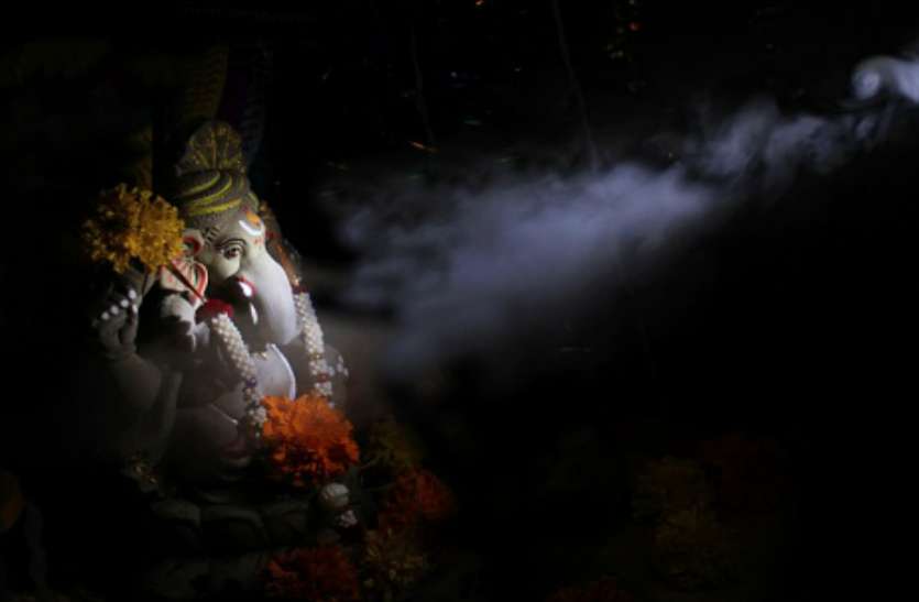 Lord Ganesha सावन का आखिरी बुधवार : आज करें ये छोटा सा उपाय, बरसेगी भगवान गणेश की कृपा