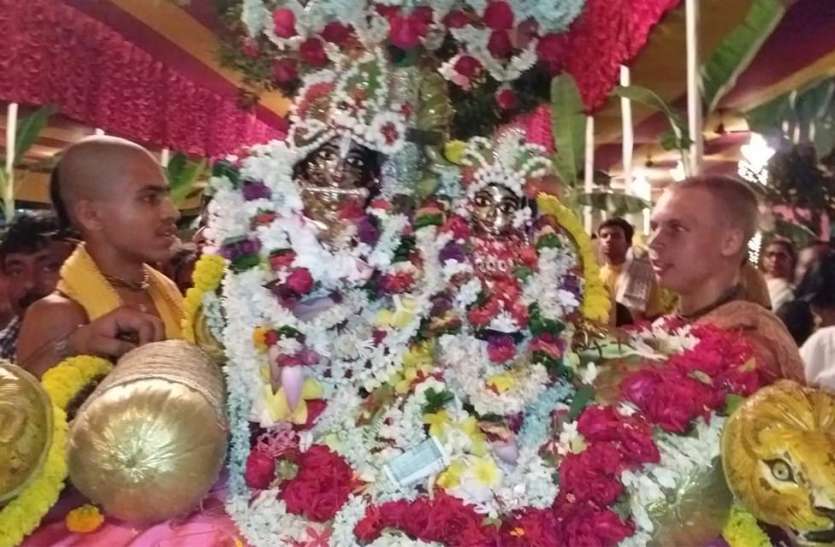 kolkata west bengal मायापुर के इस्कॉन मंदिर में शुरू हुआ झूलन महोत्सव