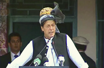 Pak PM Imran khan will celebrate independence day in PoK धारा 370 पर दुनियाभर में मुंह की खाने के बाद इमरान की नई चाल, PoK में मनाएंगे स्वतंत्रता दिवस