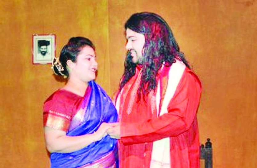 indore नारी के मातृत्व भावों को दिखाता है 'ऑथेल्लो द सेकंड'