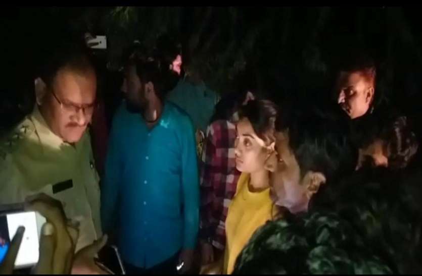 jj सड़क पर रापी गाड़ पंचर किए छह वाहन, पथराव कर बदमाशों ने लोगों को लूटा