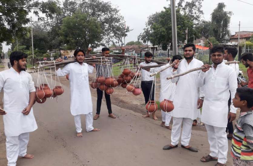 Kanwar Yatra शिवभक्तों ने निकाली कांवड़ यात्रा