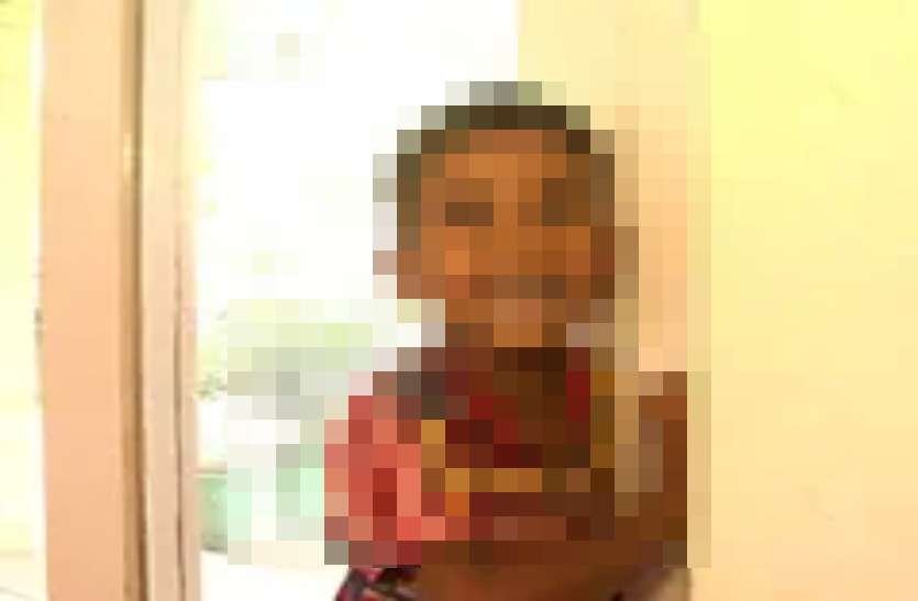 Mother Scolded Son Leave House : स्कूल नहीं जाने पर गुस्साई मां ने बेटे को डांटा तो नाराज होकर घर छोड़ कर चला गया। परिजनों ने बच्चे को काफी तलाश किया। जब नहीं मिला तो उन्होंने सदर थाने में पहुंच कर मुकदमा दर्ज कराया। मां ने स्कूल नहीं जाने पर डांटा तो 11 साल के बच्चे ने उठा लिया ये कदम, किसी ने सोचा भी नहीं था