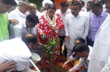 Minister Mamta Bhupesh in Bhandarej विकास में नहीं छोड़ी जाएगी कोई कसर- भूपेश
