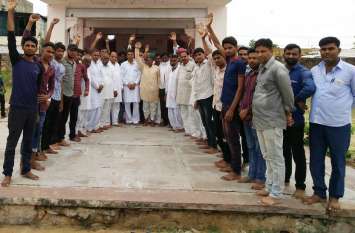 New executive officer Censure motion taken against निवाई अधिशासी अधिकारी के विरुद्ध लिया निंदा प्रस्ताव