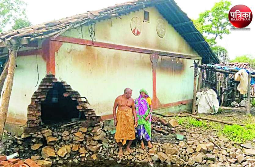 banswara मुख्यमंत्री जल स्वावलम्बन योजना के तहत बने टैंक टूटे, किसानों के मकान बहे, फसलें तबाह, भूखे मरने की नौबत