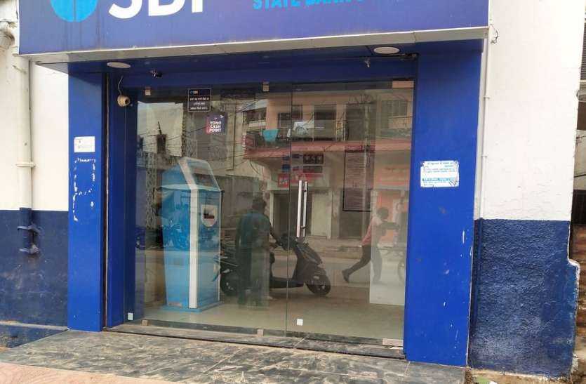 No cash in ATM एटीएम में कैश नहीं, भटकने को मजबूर ग्राहक