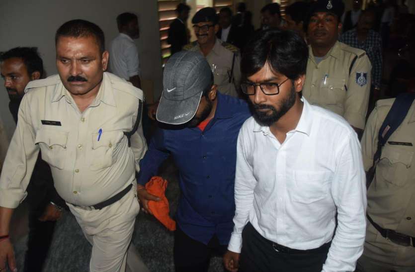 High Court,abvp,rape case,ABVP leader,upendra dhakad एबीवीपी के पूर्व प्रदेश संगठन मंत्री धाकड़ ने किया सरेंडर, कोर्ट से भेजा गया जेल
