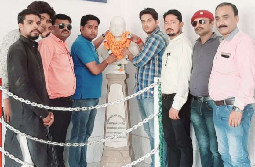 rewa तिरंगा लेकर सबसे आगे थे पद्मधर सिंह, गोलियां चल रही थी फिर भी नहीं रुके कदम