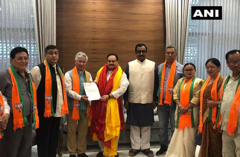 bjp सिक्किम में बड़ा सियासी उठापटक, SDF के 10 विधायक भाजपा में शामिल