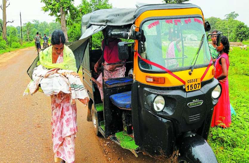 Auto मां-बेटी की मौत ने ले ली बत्तख और मुर्गियों की जान, खबर फैलते ही इलाके में मच गई खलबली