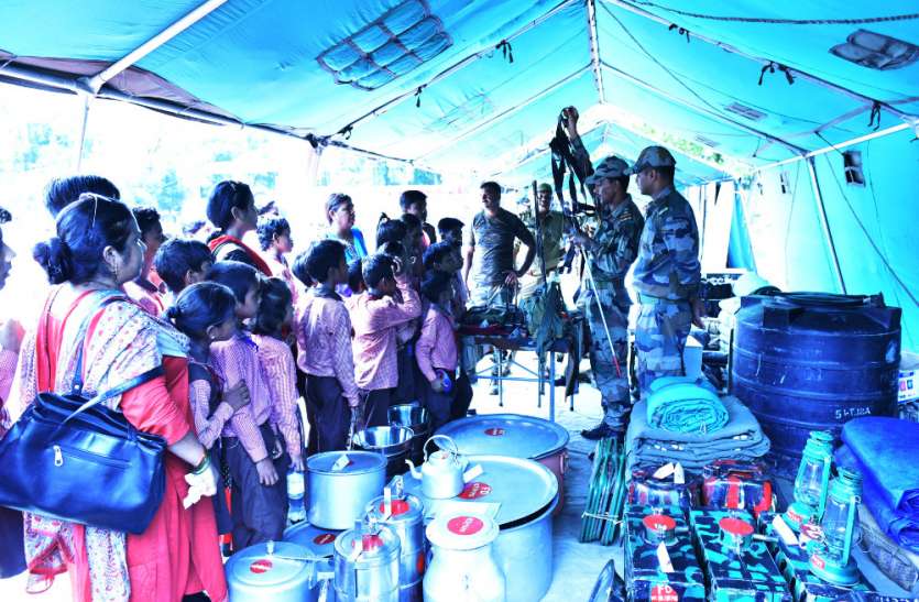 army exhibition राज्यपाल की पहल पर स्कूली बच्चों ने ‘नो योअर आर्मी’ प्रदर्शनी देखी