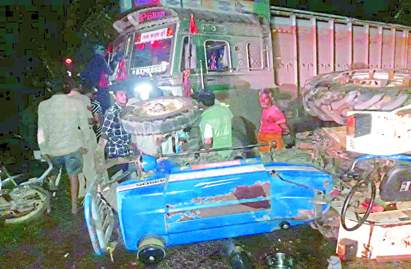Truck collided with tractor-trolley, Three injured in accident रेत खाली कर लौट रहे ट्रैक्टर-ट्राली को ट्रक ने मारी टक्कर, चालक समेत तीन लोग जख्मी