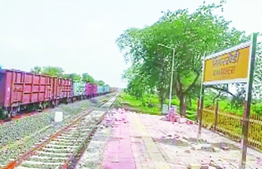 indore नई ब्रॉडगेज लाइन पर गुड्स ट्रेन