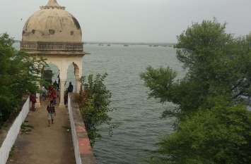 Strong rain in Dausa, 4 in Morale and 3 inches of water in Nangal दौसा में चौतरफा जोरदार बारिश, मोरेल पर 4 व नांगल में 3 इंच बरसा पानी