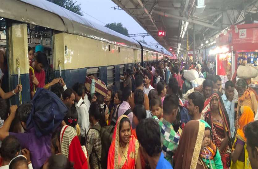 Rashbandhan is struggling to go home, know the reason रक्षाबंधन पर घर जाने के लिए करनी पड़ रही जद्दोजहद, जानें कारण