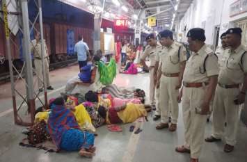Police alert of district looking at Independence Day and Rakshabandhan 15 अगस्त व रक्षाबंधन त्योहार को देखते हुए जिले कि पुलिस अलर्ट, स्टेशन सहित अन्य जगहों पर पुलिस ने जांच अभियान