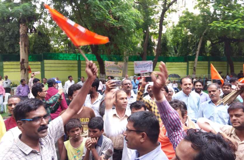 1 कोयला उद्योग बचाने किया प्रदर्शन