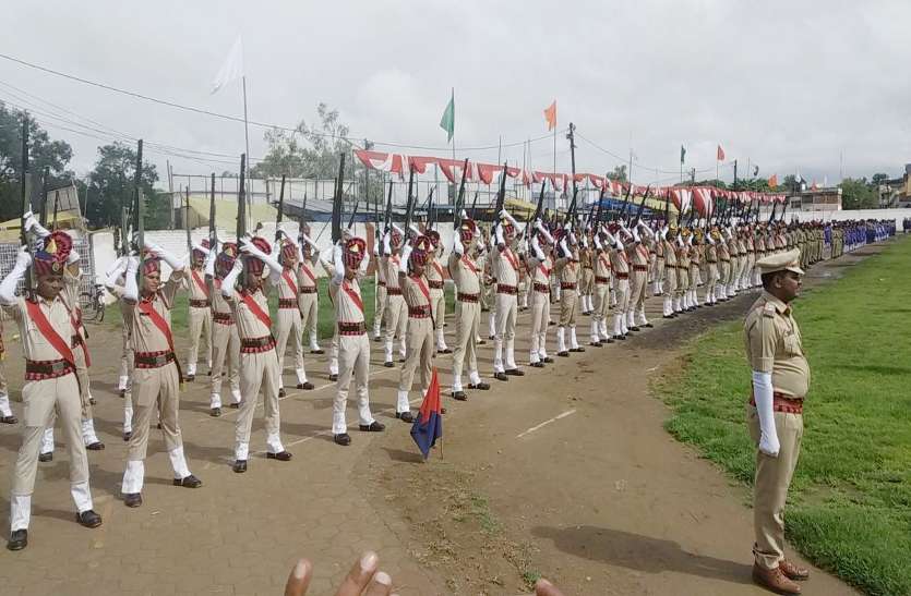 Final rehearsal paraded in stadium Final rehearsal-कलेक्टर ने फहराया तिरंगा, जवानों ने दी सलामी...