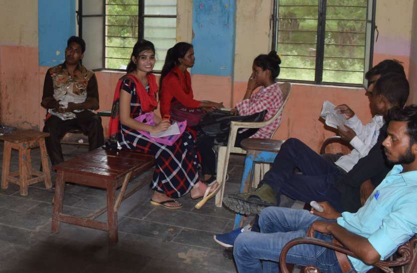 dholpur news dholpur.student union elections news dholpur छात्रसंघ चुनाव को लेकर बढ़ी हलचल, विद्यार्थी देख रहे वादे, अंतिम फैसला बाद में
