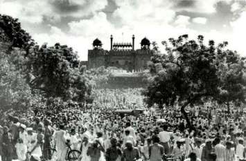 see the independence day of india and pakistan partition pictures आजादी से हमने क्या खोया क्या पाया, ये तस्वीरें हैं उसकी गवाह