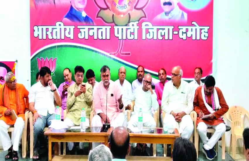 Review of membership campaign in BJP office जो भाजपा से जुडऩा चाहते हैं, उन तक पहुंचना चुनौती