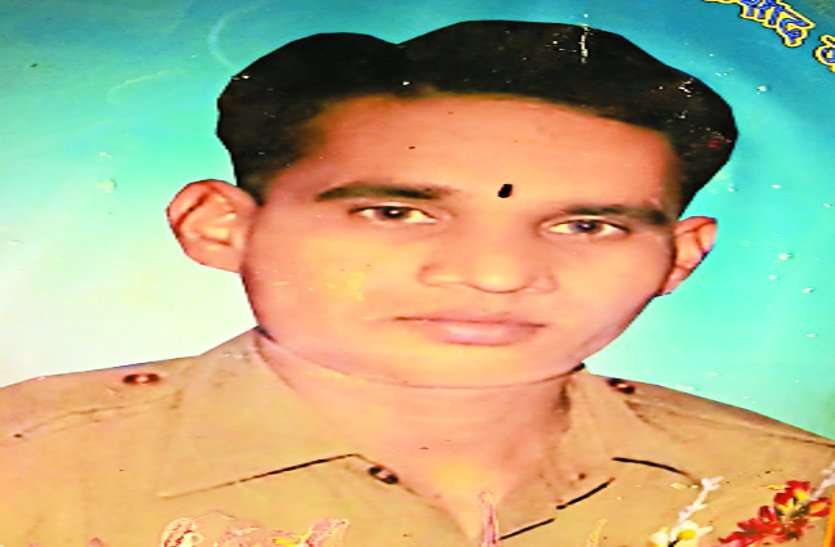 story of a teacher who lost his life for country in naxal attack याद करो कुर्बानी: देश की सेवा करने छोड़ी शिक्षक की नौकरी, फिर हो गए शहीद