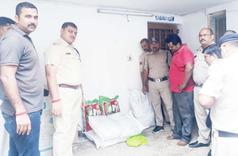 Singrauli police raided businessman and seized dug मिठाई की दुकान में मिला मिलावटी मावा, व्यावसायी गिरफ्तार