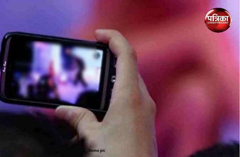 Blackmailing: girlfriend arrested for Blackmailing in Bilaspur पहले बॉयफ्रेंड के साथ मनाई रंगरेलियां फिर कर ली दूसरे युवक से शादी, जब पति ने बीवी की अश्लील फोटो तो...