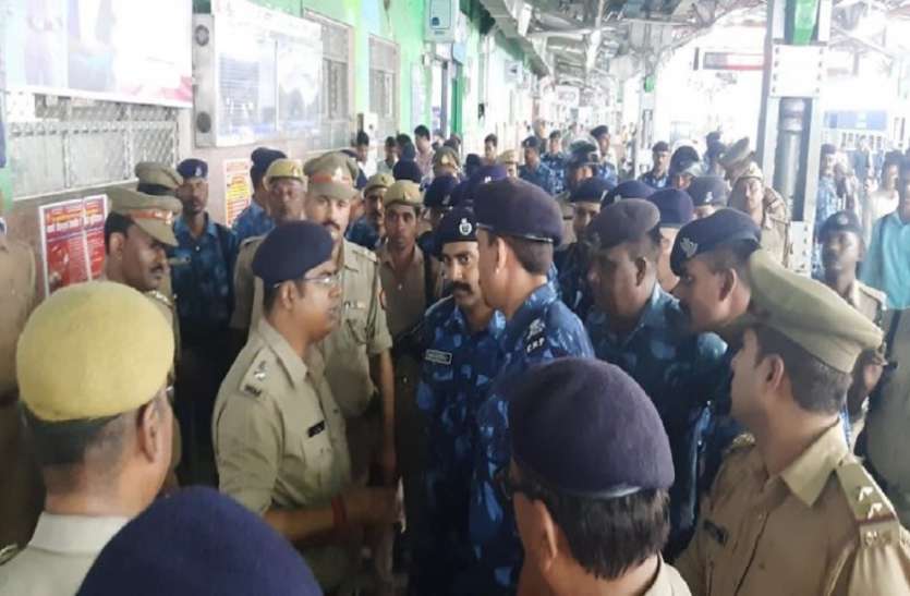 high alart उत्तर प्रदेश में हाई अलर्ट ,रेलवे स्टेशन हाईकोर्ट सहित एयरपोर्ट की सुरक्षा बढाई गई