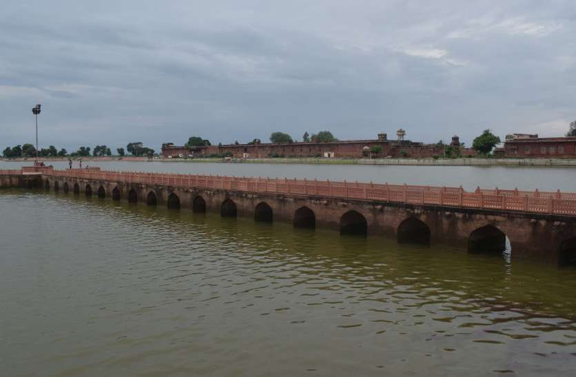 dholpur news dholpur.Monsoon rains frustrated, not even half the district's dams filled मानसूनी बरसात ने किया निराश, आधे भी नहीं भरे जिले के बांध