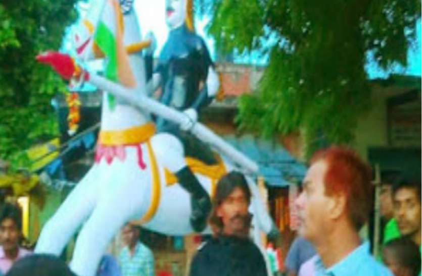 Suheldev Statue broken सुहेलदेव की प्रतिमा अराजकतत्वों ने तोड़ी, तनाव के बाद पुलिस फोर्स तैनात