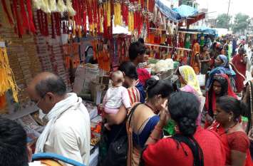 ,Rakhi, Bangle, Saree, crowded, bhind news, bhind news ih hindi, bhind राखी, चूड़ी और साडिय़ों की दुकानों पर रही भीड़