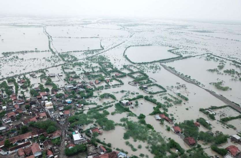 Bhavnagar : Water filled in villages भावनगर : अहमदाबाद के दोनों मार्गों पर यातायात शुरू
