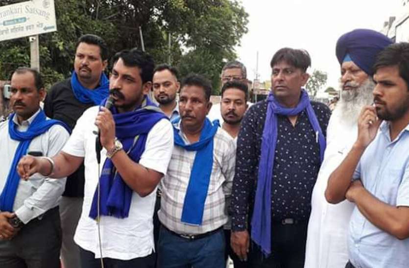 bhim army संत रविदास मंदिर तोड़ने के विरोध में भीम आर्मी ने प्रदर्शन के साथ किया बंद का ऐलान