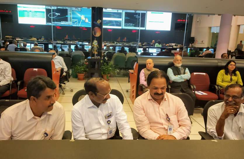 isro पृथ्वी के गुरुत्वाकर्षण से निकल चांद की ओर चला चंद्रयान-2