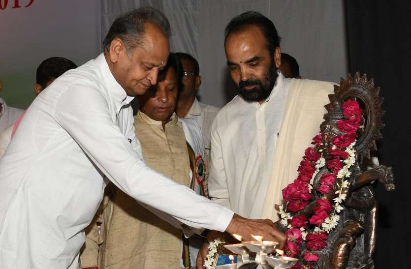 Jaipur संस्कृत-अंग्रेजी से जी चुराने वाले ASHOK Gehlot तीन बार बन गए CM