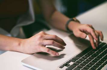 Indian Student jailed for 1 year for distruption computers in US अमरीका: भारतीय छात्र ने यूएसबी किलर लगाकर खराब किए कॉलेज के कंप्यूटर, अब मिली ऐसी सजा