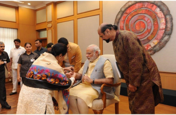 Pakistan's Qamar jahan reaches Delhi to tie rakhi to PM Narendra Modi PM मोदी को राखी बांधने दिल्ली पहुंची पाकिस्तान की कमर जहां, भाई पर करती हैं गर्व