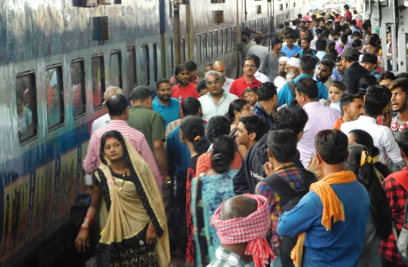 Sisters suffered due to cancellation of trains ट्रेनों के रद्द रहने का बहनों को भुगतना पड़ा खामियाजा