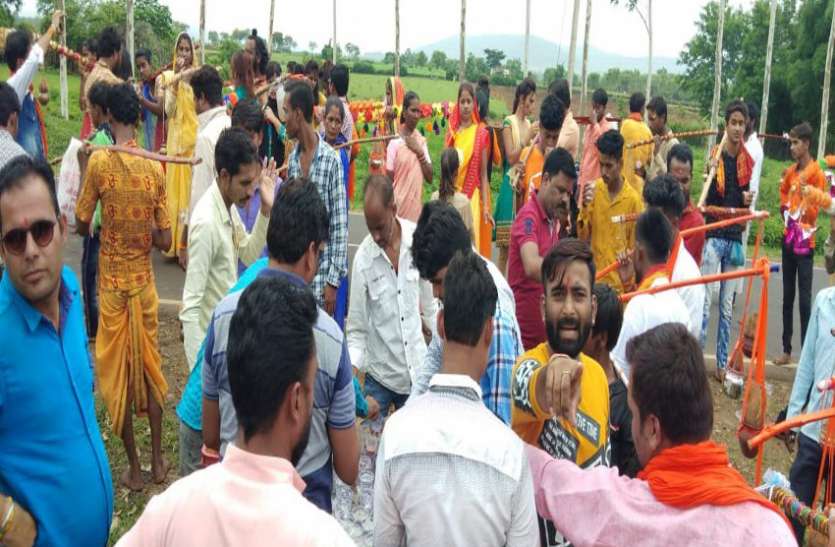 dindori जय भोलेनाथ के साथ निकली कांवड़ यात्रा