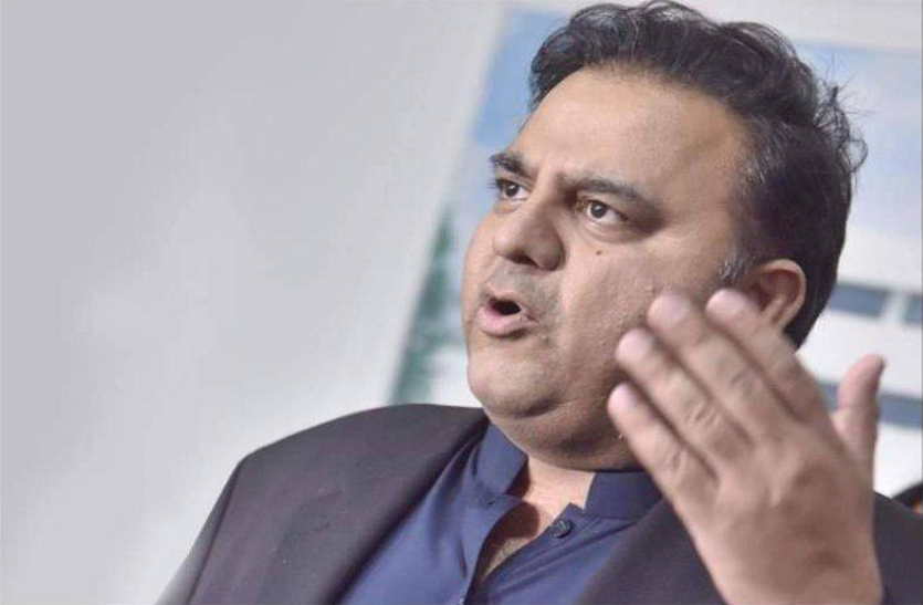 fawad chaudhry सेना में पंजाबी जवानों को भड़काने की कोशिश की पाकिस्तानी मंत्री फवाद ने, यूं मिला जवाब