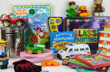 Clothes and toys will come from California for Slum children बस्ती के बच्चों के लिए कैलिफोर्निया से आएंगे कपड़े और खिलौने