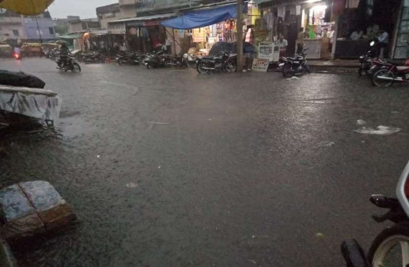Heavy Rain in Rajasthan गर्जना के साथ जमकर बरसे बदरा, सड़कें बनी दरिया