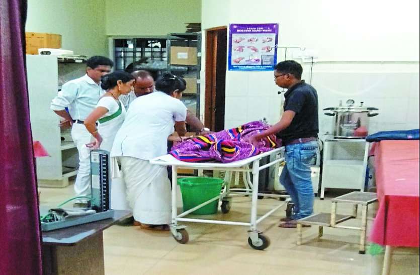 balod patrika सुबह से तीन लड़कियां गई थी खेत और घर में आते ही करने लगी उल्टियां
